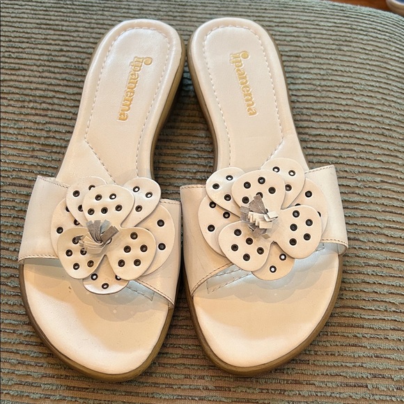 Ipanema | Floral Slides - Picture 1 of 2